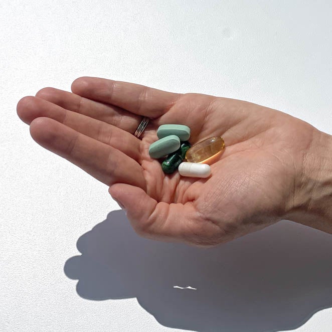 Mary_Milstead_Womens_Supps_Energy_Vitapak_Hand