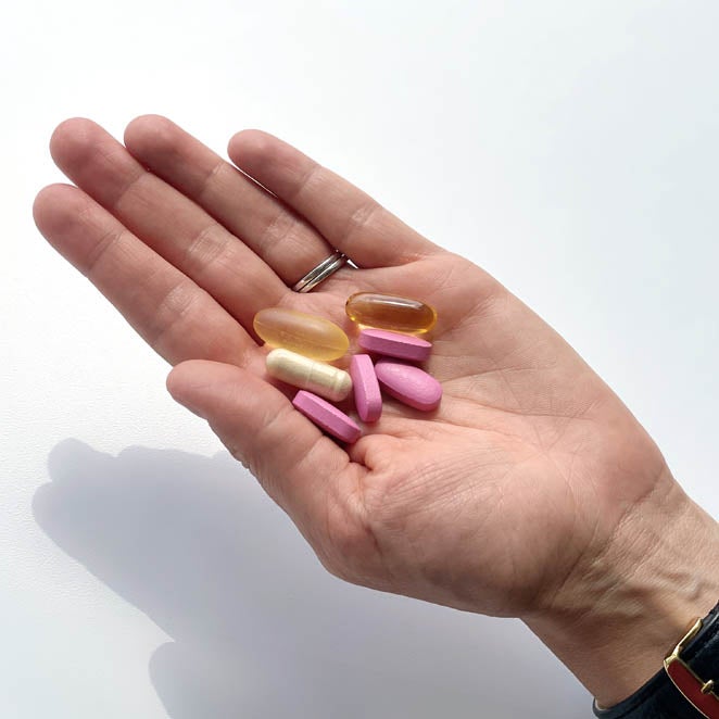 Mary_Milstead_Womens_Supps_Menopause_Vitapak_Hand